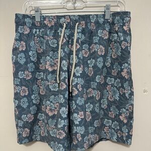 Faherty Brand Beacon swim trunks Men’s Large blue floral
